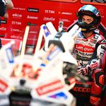 MotoGP insiste en que los pilotos usen la radio, pero Pecco Bagnaia lo ha probado y se niega: "Puede ser peligroso" 