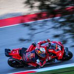 Pedro Acosta vino a MotoGP para batir a Marc Márquez y ya le ha quitado un título: el de caídas en una temporada 