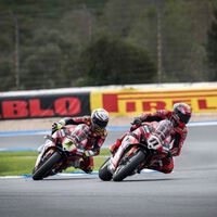 "Somos un equipo y decidí ayudarle". Álvaro Bautista acató órdenes de equipo de Ducati, aunque su compañero no parece muy agradecido 