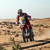 Ricky Brabec deja casi sentenciado su segundo Dakar ganando por la mínima la décima etapa de 2024