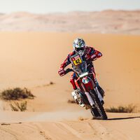 Adrien van Beveren gana la etapa más dura del Dakar, Honda recupera el liderato y Joan Barreda abandona