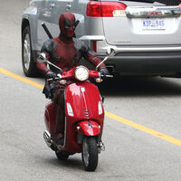 Deadpool es un frikazo de las motos. Dice que le "salvaron la vida" y su garaje es otro rollo con una Ducati muy especial (y cara)