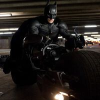 Del rodaje a tu garaje: a la venta la Batpod, la moto de Batman para darse un paseo con metralletas