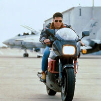 ¿Y si Tom Cruise no hubiese llevado una Kawasaki GPZ 900 R en Top Gun? El día que Honda dejó pasar una oportunidad de oro