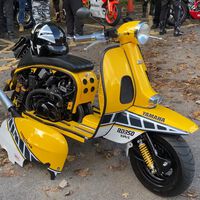 Saluda a la moto Frankenstein: esta Lambretta con motor de Yamaha RD350 y toques de Volvo y R1 alcanza los 144 km/h 