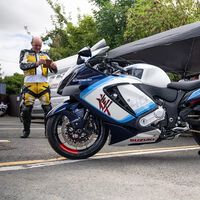 ¡Salvaje! Si la Suzuki Hayabusa te parece lenta, tranquilo: alguien ha creado una bestia sobrealimentada tan potente como cara 