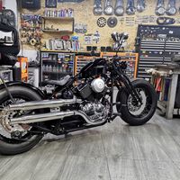 Comprarse una moto en Amazon puede parecer raro, pero este youtuber ha triunfado con esta bobber con rollo Harley-Davidson