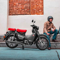 La Honda Super Cub C125 volverá en agosto con asiento para pasajero y mas potencia en la moto más icónica de la marca