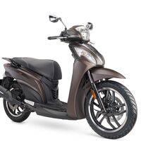 La Kymco Miller 125 se lava la cara para la Euro 5 con nuevas llantas, mejores frenos y menos consumo