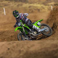 La nueva evolución de las Kawasaki KX250 y KX450 de motocross: embrague hidráulico mejorado y reajustes en el rendimiento