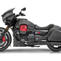 Cuidado chicos malos, la Moto Guzzi MGX-21 "Flying Fortress" ya está en la calle