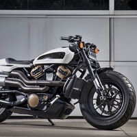 La Harley-Davidson Custom con el motor bicilíndrico de 145 CV vuelve a la lista de motos que llegan en 2021