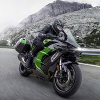 La Kawasaki Ninja H2 SX de 200 CV estrena doble radar, nuevas ayudas a la conducción y más comodidad