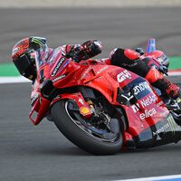 Pecco Bagnaia asusta en Assen, Aprilia da motivos de esperanza a Jorge Martín y durísima caída de Aleix Espargaró 