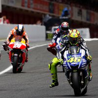 Los 20 mejores duelos de Valentino Rossi en MotoGP resumidos en dos vídeos de YouTube llenos de adelantamientos 