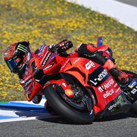 Pecco Bagnaia resurge en Jerez, Maverick Viñales sigue en forma, Marc Márquez mete miedo y Dani Pedrosa se cae