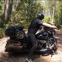 Hacer trail con una Harley-Davidson de 366 kg es posible, aunque este vídeo demuestra que no es buena idea