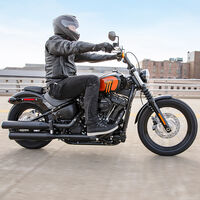 La Harley-Davidson Street Bob engorda hasta los 1.868 cc para los mismos 86 CV, por 16.800 euros