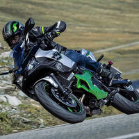 Las motos híbridas de Kawasaki iban a ser una revolución porque tiraban "como una 1.000 cc y consumían como una 250 cc". Cinco meses después las han rebajado 3.000 euros