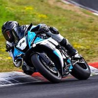 A 9 segundos del récord de Nürburgring en moto. Este youtuber y su nueva Yamaha R1 casi le dan un susto al rey del infierno verde 