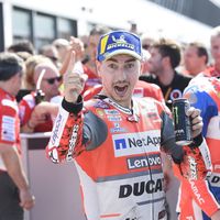 Jorge Lorenzo ya se ha operado el pie que se lesionó en Aragón, y tiene dos meses para recuperarse