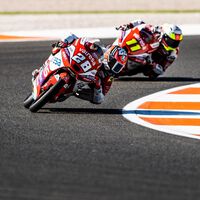 Izan Guevara se despide de Moto3 con su quinta pole y Jaume Masià se lía a puñetazos con Kaito Toba