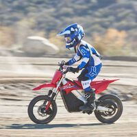 Honda se atreve con las motos eléctricas y lanza la CRF-E2: motocross infantil con 3,4 CV y 2 horas de autonomía