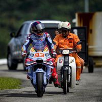 Una caída y dos averías. El debut de Marc Márquez con Ducati no ha sido fácil, pero al menos está delante de Honda 