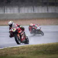 Ducati ha recuperado las opciones de ganar el WSBK, pero no con Álvaro Bautista. Y las órdenes de equipo sobrevuelan al español 