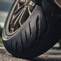 Los neumáticos Bridgestone Battlax Sport Touring T32 irrumpen para mejorar el agarre en mojado de las motos ruteras