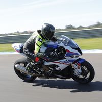 La BMW S 1000 RR ya está disponible con el kit de ruedas M Performance, una dieta a base de fibra de carbono