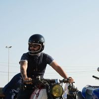 Equipamiento de verano en moto: todo lo que necesitas saber para ir bien protegido sin morir de calor