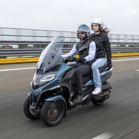 El Piaggio MP3 es el mismo scooter de tres ruedas sin carnet pero ahora más moderno, por 10.499 euros 