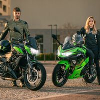 Kawasaki recupera las Ninja 400 y Z 400 para animar el segmento del carnet A2: nuevo motor y a full de tecnología