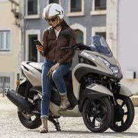 La Yamaha Tricity 125 se actualiza con start&stop, cuadro digital y conectividad con smartphone para las mismas tres ruedas