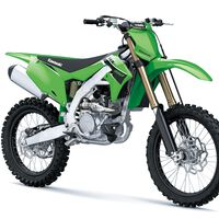 Kawasaki KX250: una offroad con motor más potente a lo Ninja, nuevo escape y suspensiones renovadas