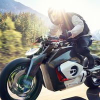 BMW dice adiós a las motos eléctricas. Dejarán de fabricarlas porque "hemos escuchado a los clientes"