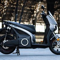 La OCU recomienda las motos eléctricas frente a las de gasolina, pero no han tenido en cuenta el dato más importante