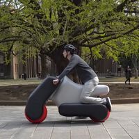 Poimo, un híbrido entre moto hinchable y patinete eléctrico hecho por 3D que quiere revolucionar la movilidad en Japón 