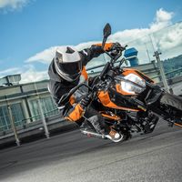 Estés o no esté Ready to Race, el catálogo 2017 de KTM te va a poner los dientes largos