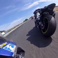 ¡Brutal! Esta es la escalofriante diferencia entre un piloto de motos profesional y unos tanderos 