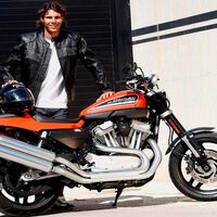 El garaje de motos de Rafa Nadal es épico. Desde una Harley-Davidson con su chupa de motero rebelde hasta la preferida de Ángel Nieto