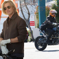 Brad Pitt tiene la moto más cara del mundo, y solo es la joya de un brutal garaje con deportivas, custom y una BMW GS