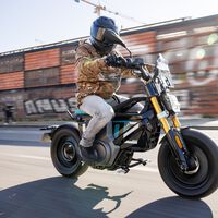 "Aparcamientos gratis y un carril exclusivo para vehículos eléctricos". BMW quiere privilegios y no ayudas para la moto eléctrica