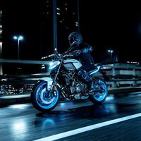 Giro de 180 grados en la Yamaha MT-07. Su naked más vendida ahora parece otra, sin embrague y con algo que todos pedían