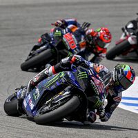 Hubo un tiempo en que la Yamaha era la moto más dócil de MotoGP. Ahora Fabio Quartararo y Álex Rins salieron lesionados de Jerez 