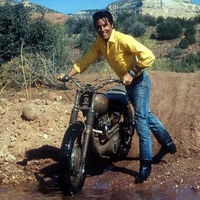 La misión imposible de Triumph: Encontrar nueve motos que Elvis Presley compró a sus colegas para rodar juntos en el 65