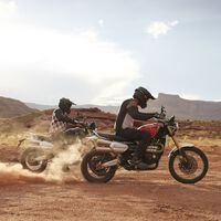 La Triumph Scrambler 1200 se vuelve más accesible en todos los sentidos: mejor equipada, aún más bonita y... ¡más barata!