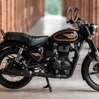 ¡Ha vuelto! La Royal Enfield Bullet 350 es un juguete con rollazo de vieja escuela para el carnet A2 y un precio de locos