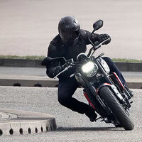 El modo lluvia, el truco para matar la ansiedad encima de una moto e ir más tranquilos aunque haga sol 